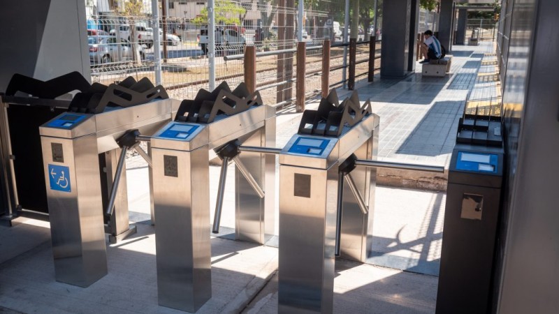 El Metrotranvía sumó paradores y prepara su extensión al Norte y Sur